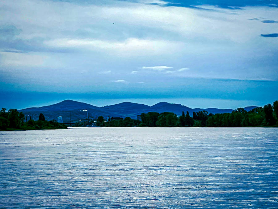 Siebengebirge und Rhein